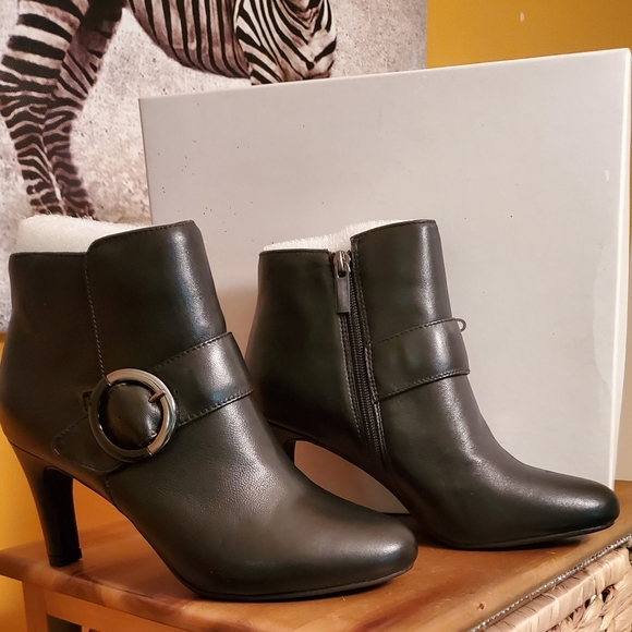 Boota - Picture 2 of 2